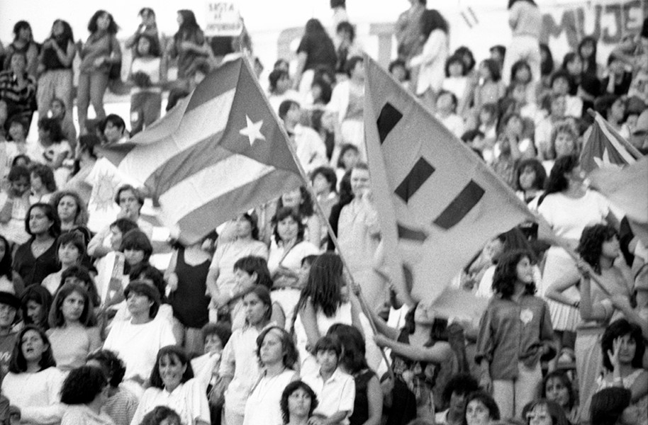 Conmemoración del Día Internacional de la mujer en el Estadio Santa Laura, 8 de marzo de 1989. Fotografías de Kena Lorenzini.