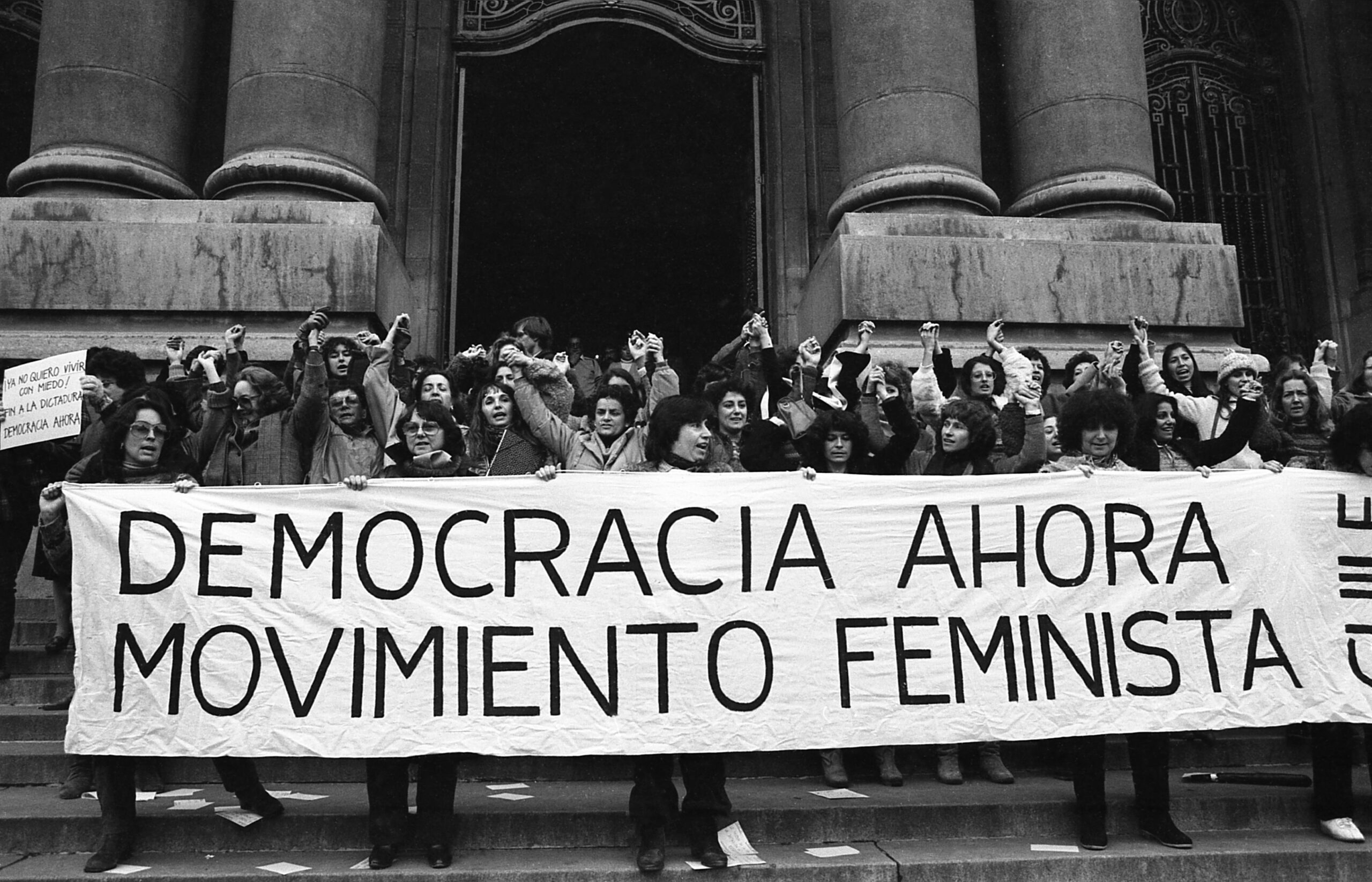 Movimiento feminista en la Biblioteca Nacional, 1983. Fotografía de Kena Lorenzini.