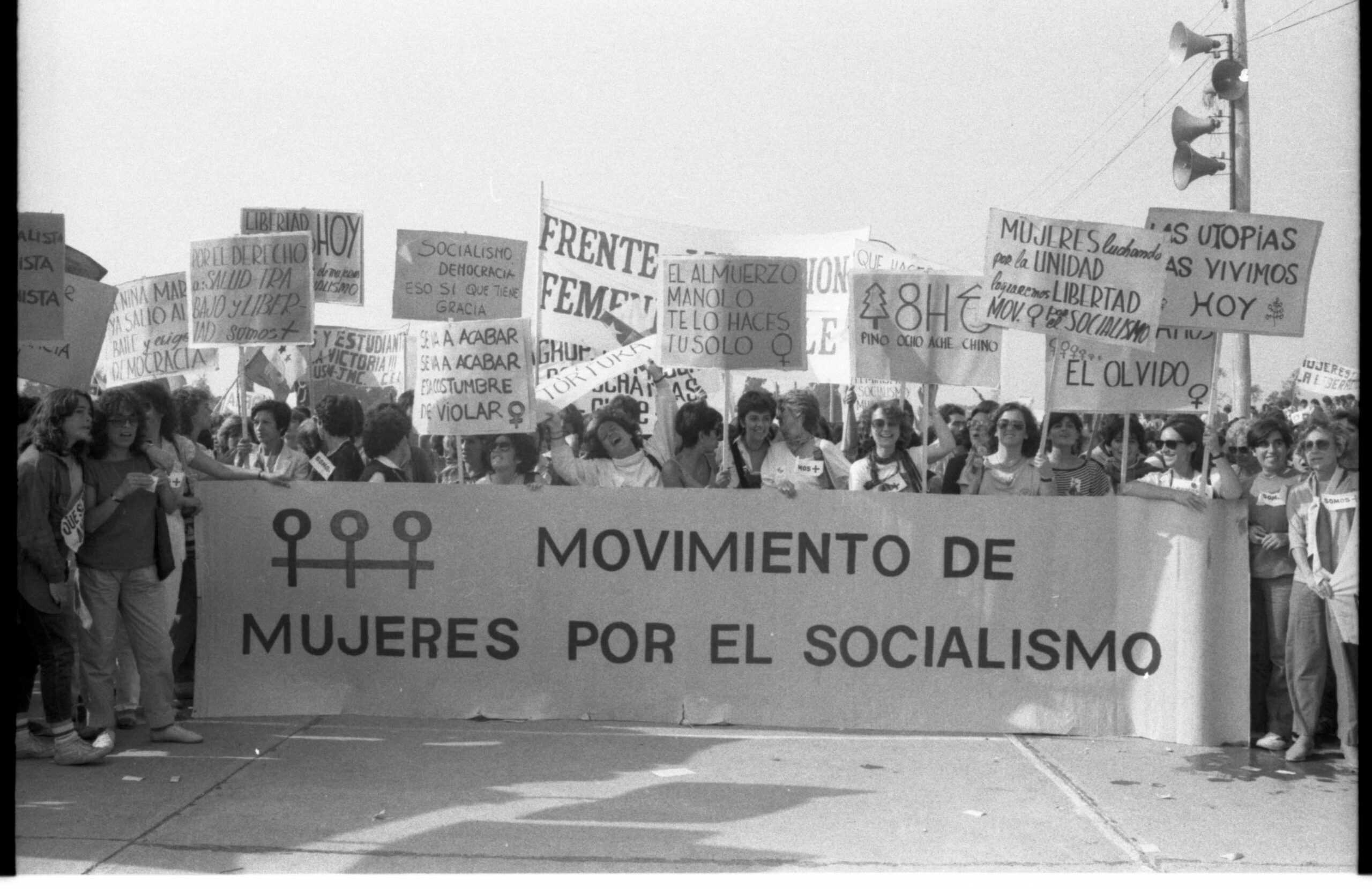 Movimiento de Mujeres por el Socialismo. Fotografía de Lucía Salinas, resguardada en el Museo de la Solidaridad y los Derechos Humanos.